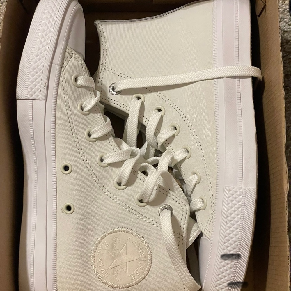 White all star converse